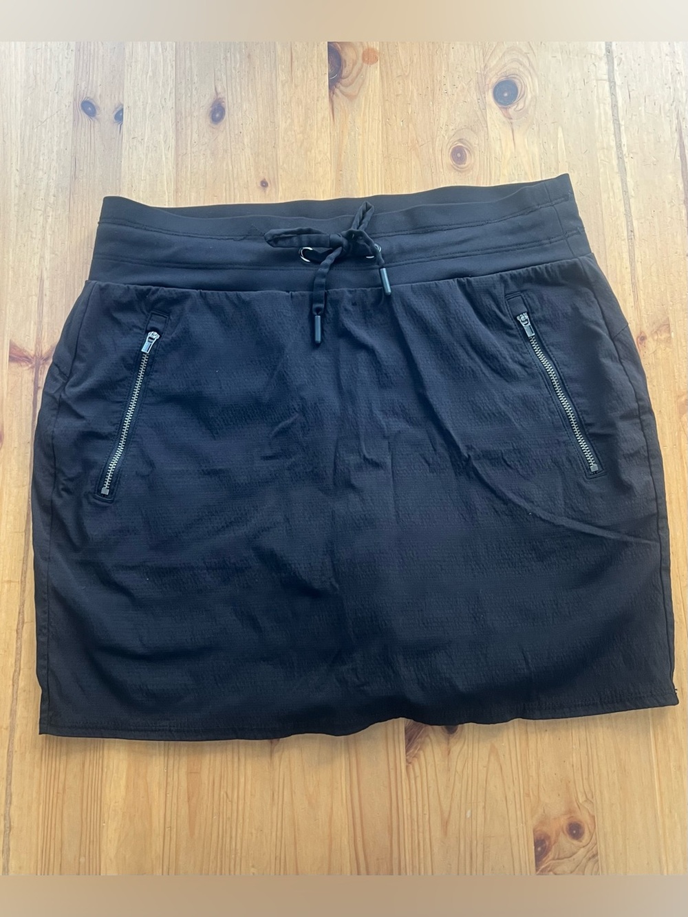 Athleta Women's Black Drawstring Zip-Pocket Skort